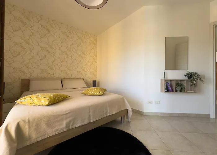 Agora Family House